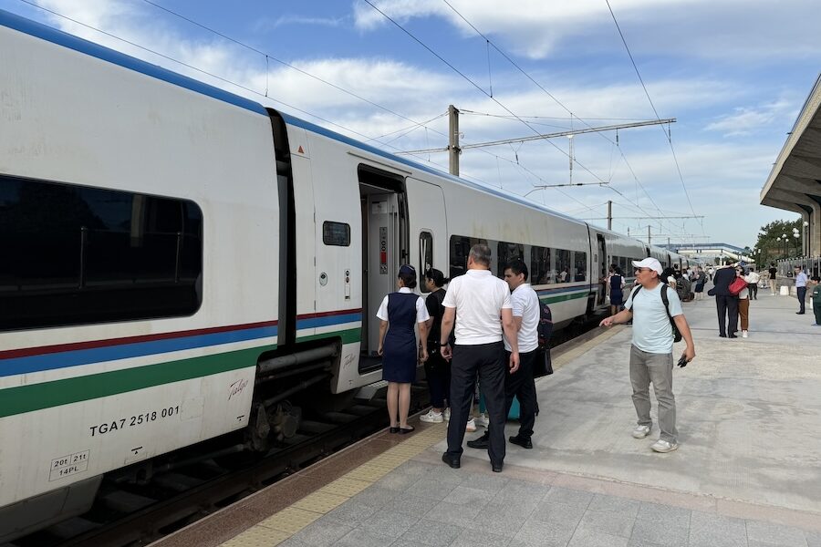 サマルカンド駅から乗車するところ